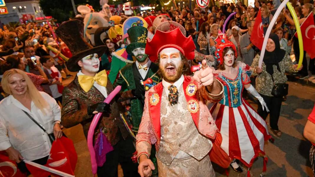 Antalya’da Tarihi Sokaklarda Masalsı Gece 3